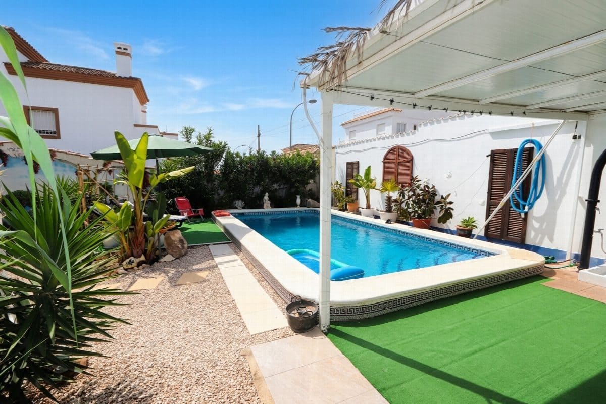 3 bedroom Villa for sale in Alicante / Alacant city with pool garage - € 349,990 (Ref: 10020414)