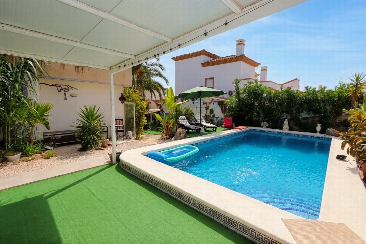 3 bedroom Villa for sale in Alicante / Alacant city with pool garage - € 349,990 (Ref: 10020414)