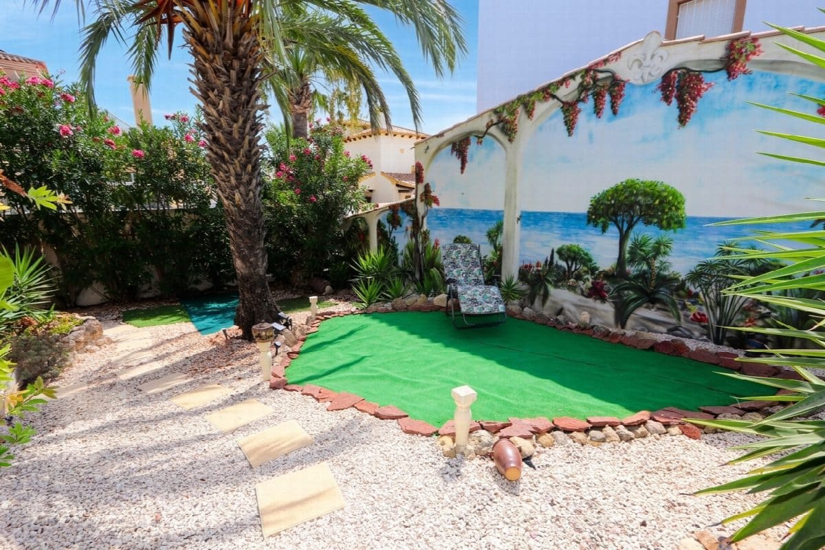 3 bedroom Villa for sale in Alicante / Alacant city with pool garage - € 349,990 (Ref: 10020414)