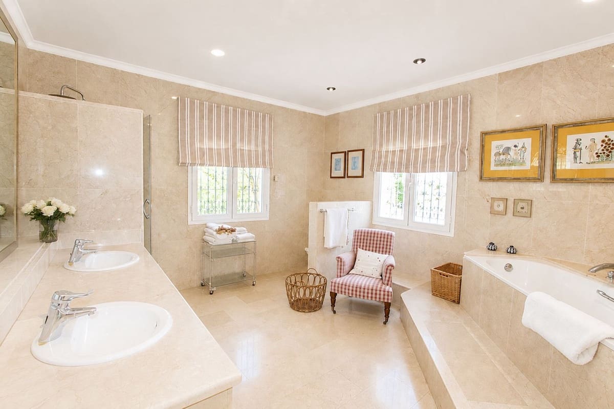 4 Zimmer Villa zu verkaufen in La Quinta mit Pool - 3.650.000 € (Ref: 10022172)
