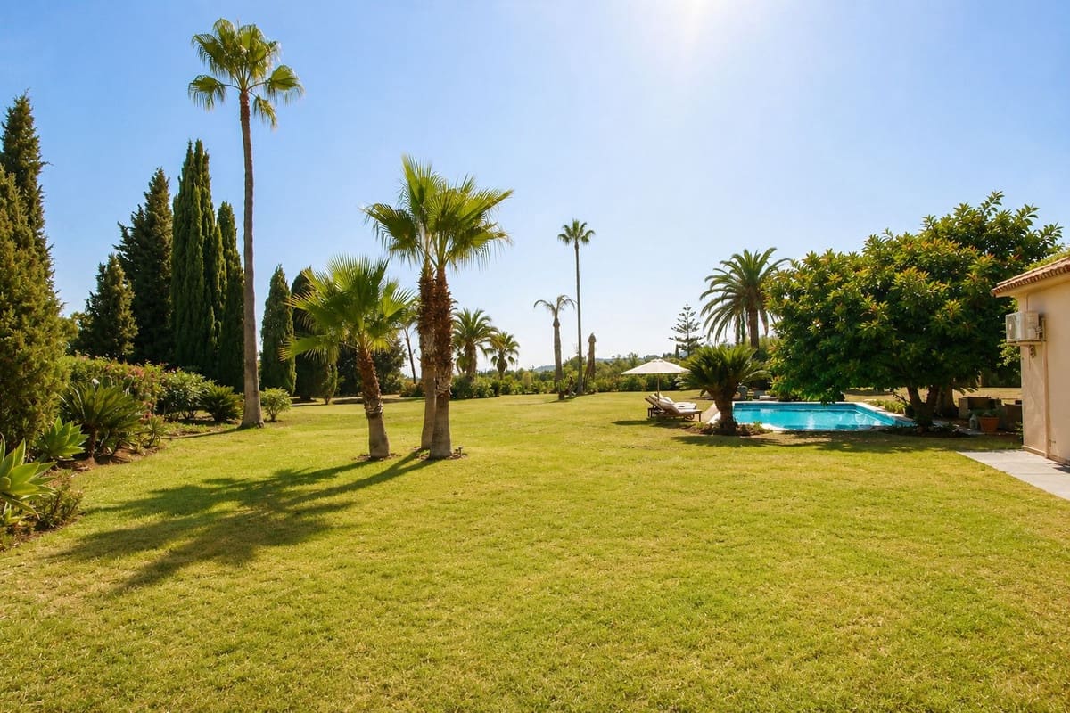 4 Zimmer Villa zu verkaufen in La Quinta mit Pool - 3.650.000 € (Ref: 10022172)
