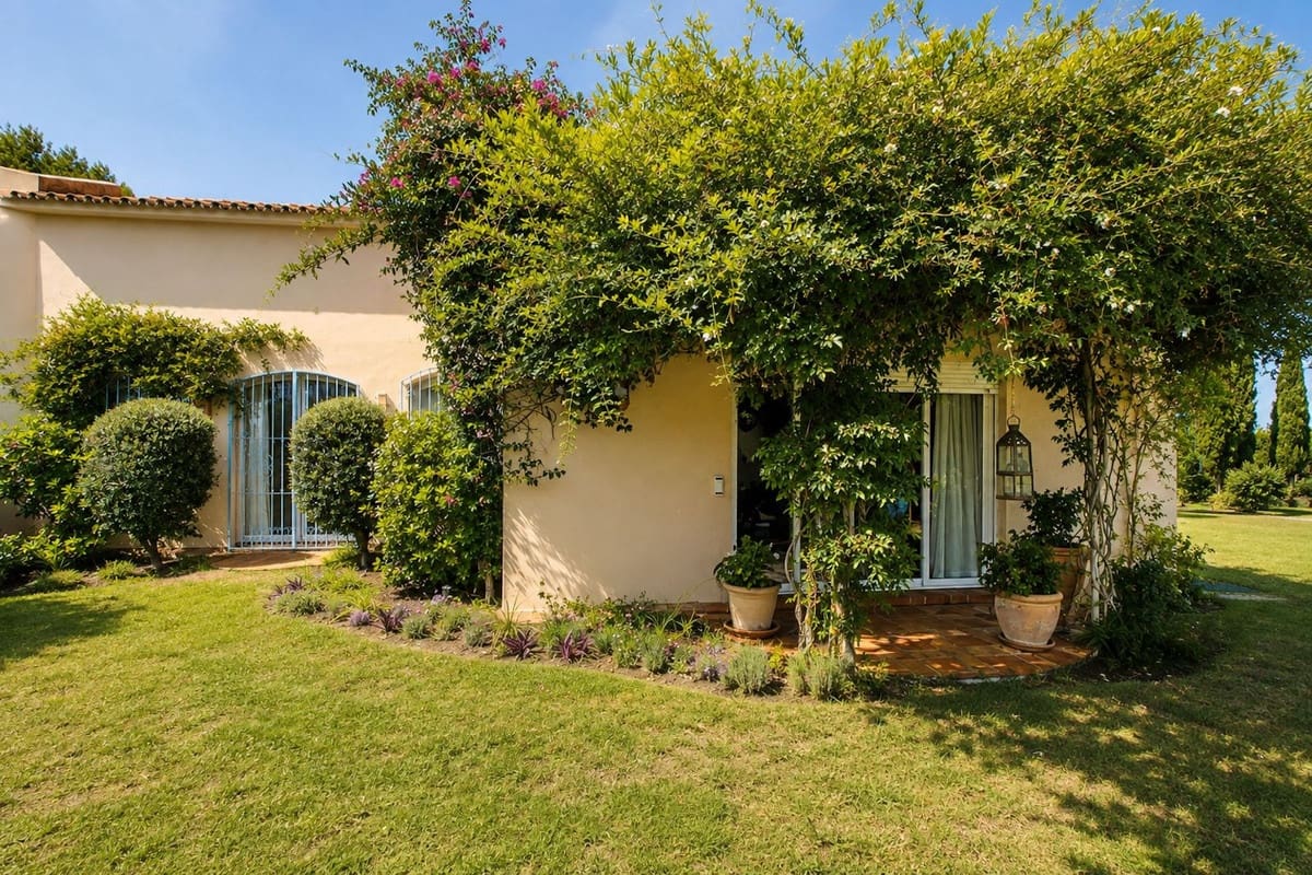 4 Zimmer Villa zu verkaufen in La Quinta mit Pool - 3.650.000 € (Ref: 10022172)