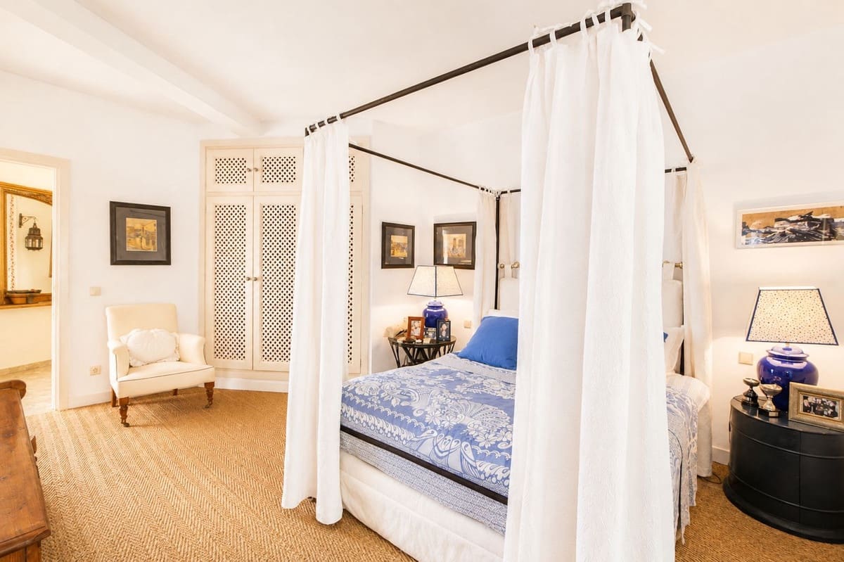 4 Zimmer Villa zu verkaufen in La Quinta mit Pool - 3.650.000 € (Ref: 10022172)