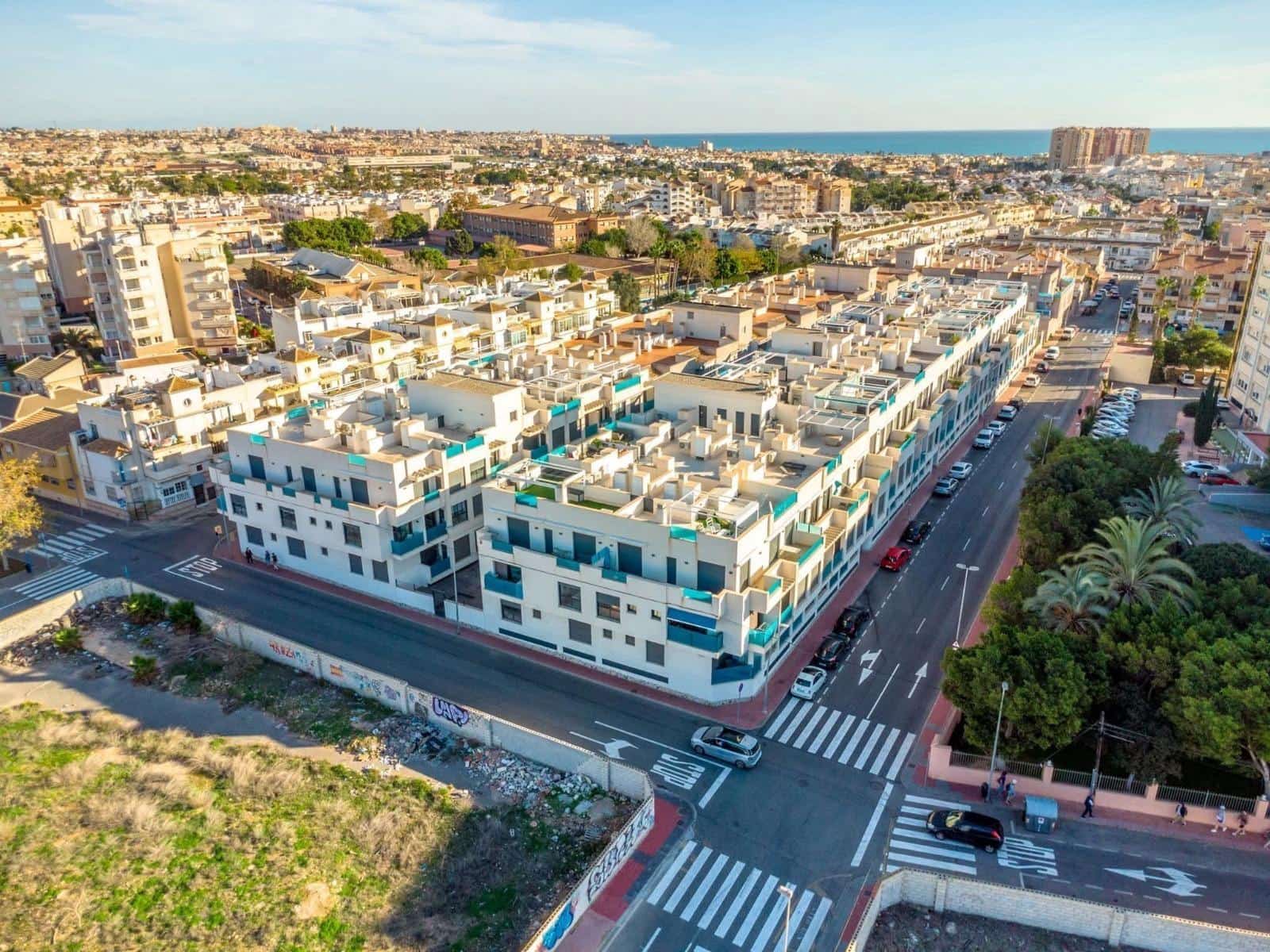 2 soveværelse Lejlighed til salg i Torrevieja med swimmingpool garage - € 177.950 (Ref: 10022176)
