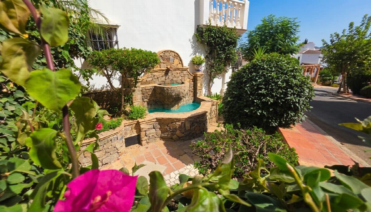 2 bedroom Villa for sale in Mijas Golf with pool - € 370,000 (Ref: 10022182)