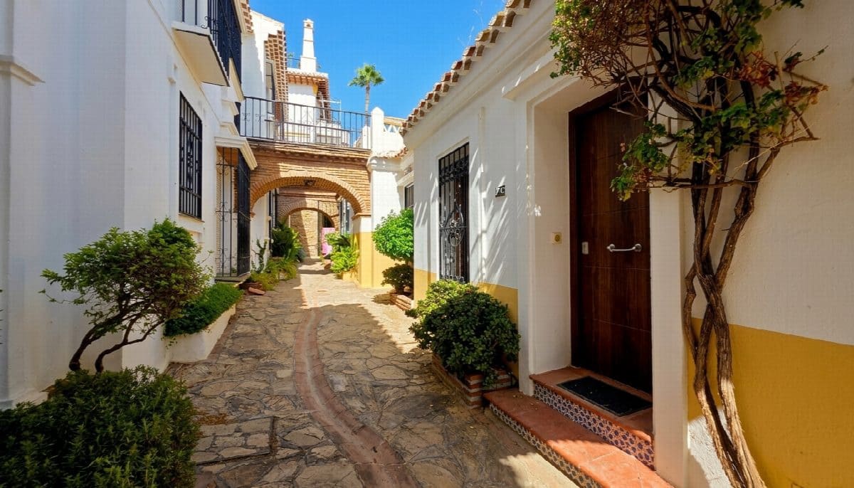 2 bedroom Villa for sale in Mijas Golf with pool - € 370,000 (Ref: 10022182)