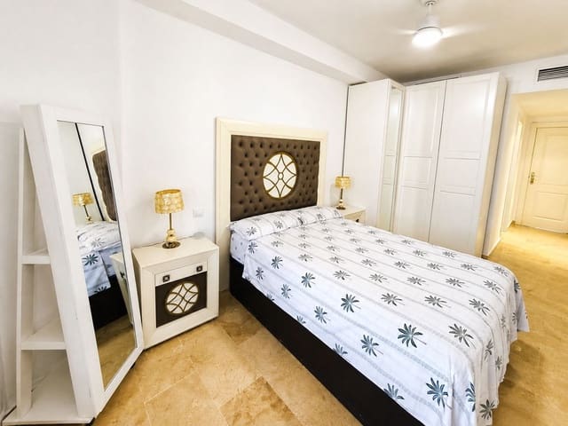 2 bedroom Apartment for sale in La Duquesa / Puerto de la Duquesa, Manilva with pool - € 325,000 (Ref: 10023758)