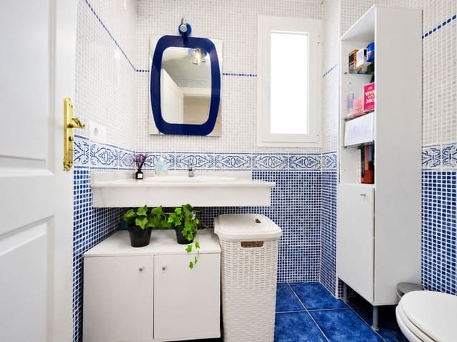 2 bedroom Apartment for sale in La Duquesa / Puerto de la Duquesa, Manilva with pool - € 325,000 (Ref: 10023758)