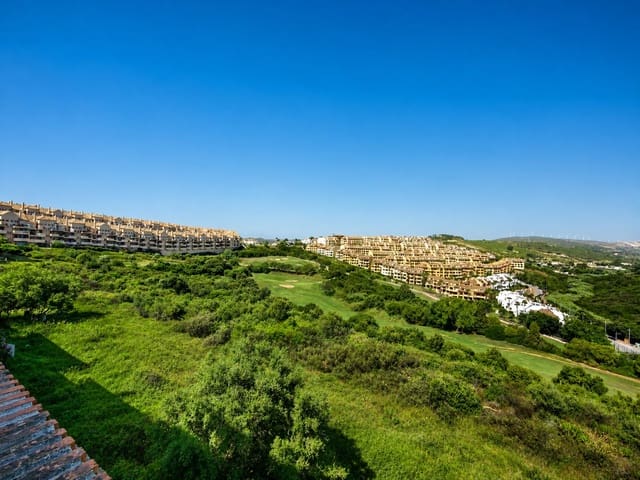 2 bedroom Apartment for sale in La Duquesa / Puerto de la Duquesa, Manilva with pool - € 325,000 (Ref: 10023758)