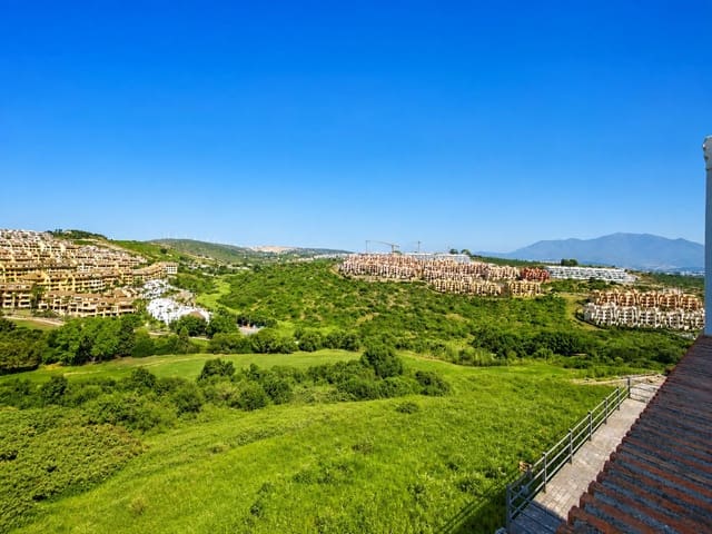 2 bedroom Apartment for sale in La Duquesa / Puerto de la Duquesa, Manilva with pool - € 325,000 (Ref: 10023758)