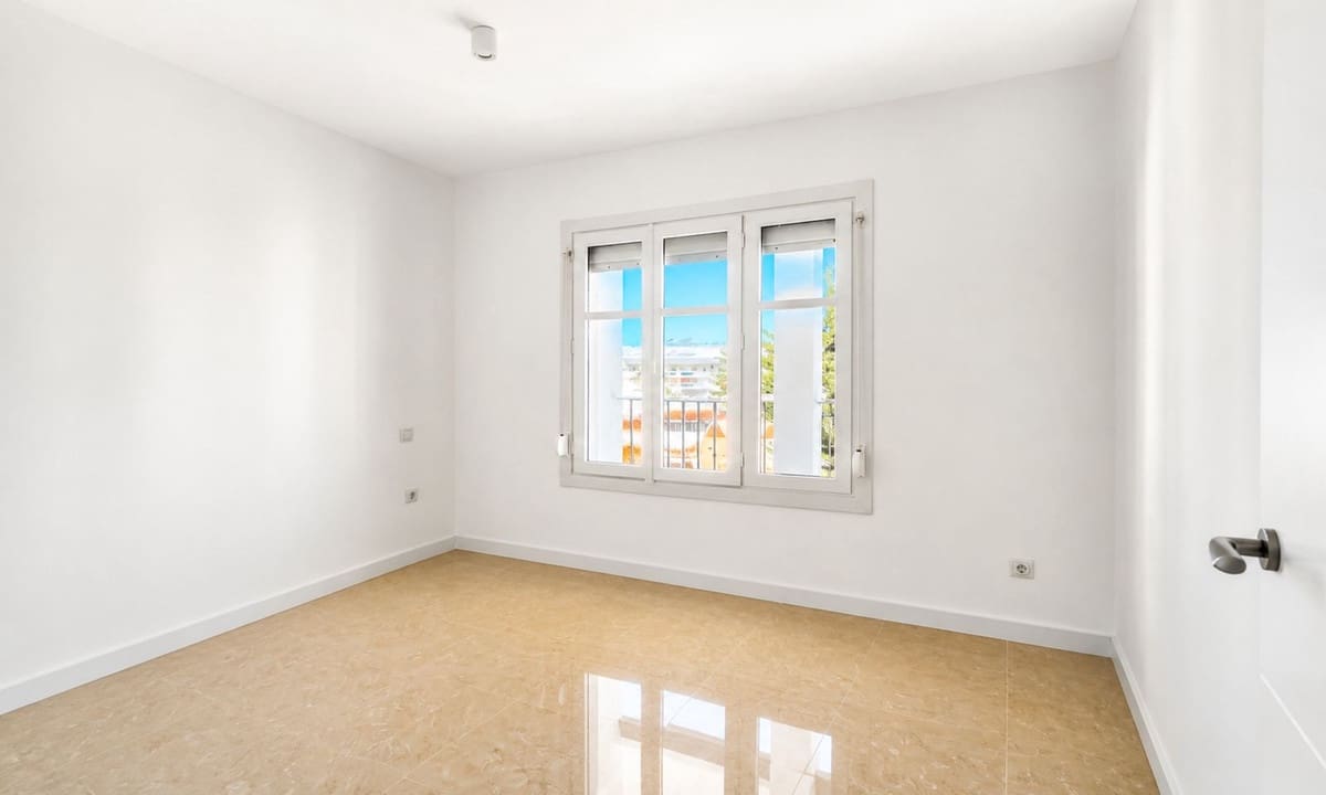1 slaapkamer Appartement te koop in San Luis de Sabinillas met zwembad - € 220.000 (Ref: 10023759)