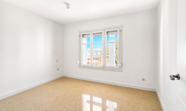 1 slaapkamer Appartement te koop in San Luis de Sabinillas, Manilva met zwembad - € 220.000 (Ref: 10023759)