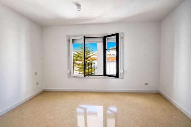 1 slaapkamer Appartement te koop in San Luis de Sabinillas, Manilva met zwembad - € 220.000 (Ref: 10023759)