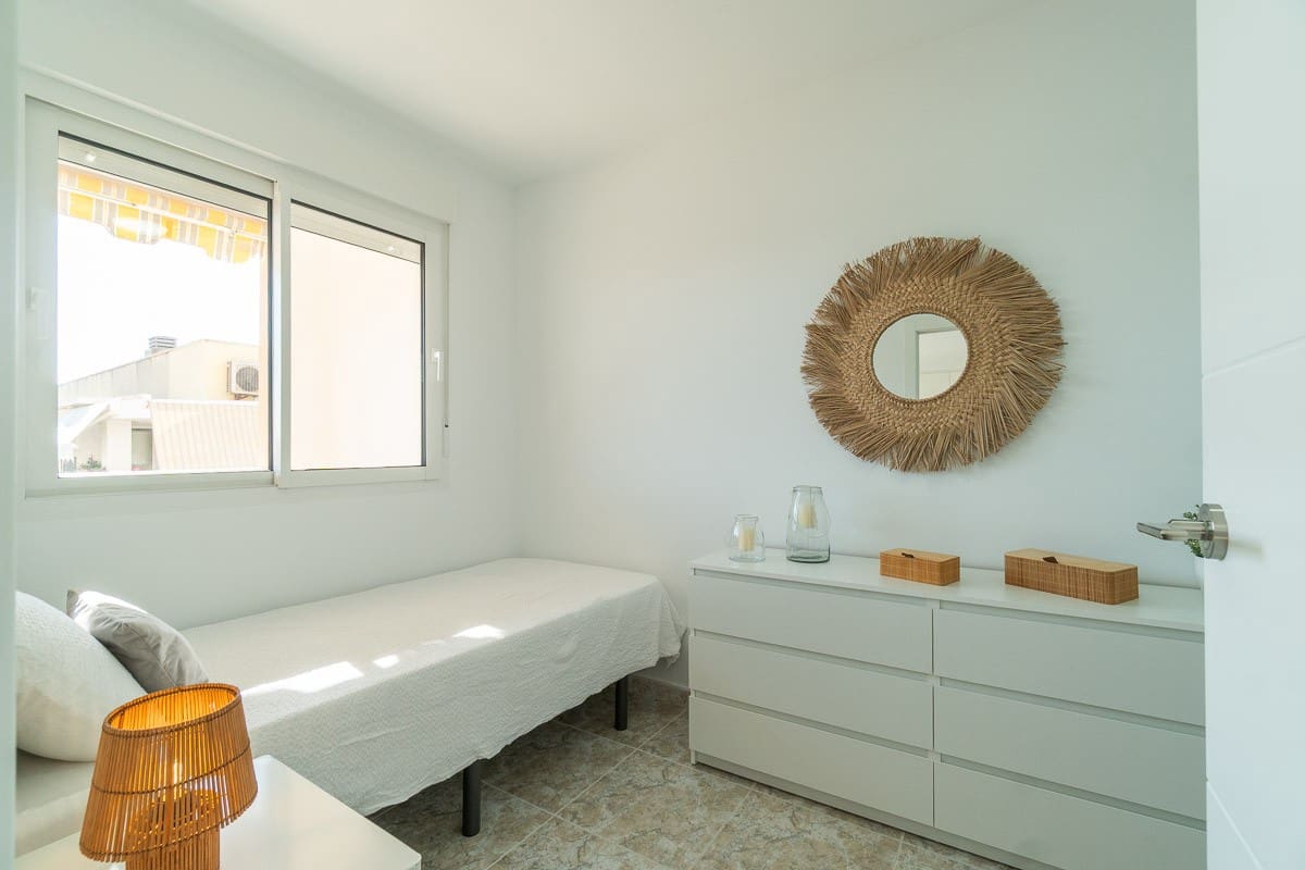 Apartamento de 2 habitaciones en Torrevieja en venta - 199.000 € (Ref: 10023765)
