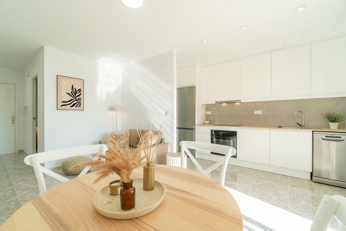 Apartamento de 2 habitaciones en Torrevieja en venta - 199.000 € (Ref: 10023765)