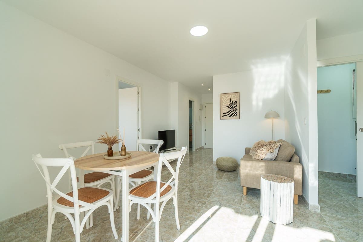 Apartamento de 2 habitaciones en Torrevieja en venta - 199.000 € (Ref: 10023765)
