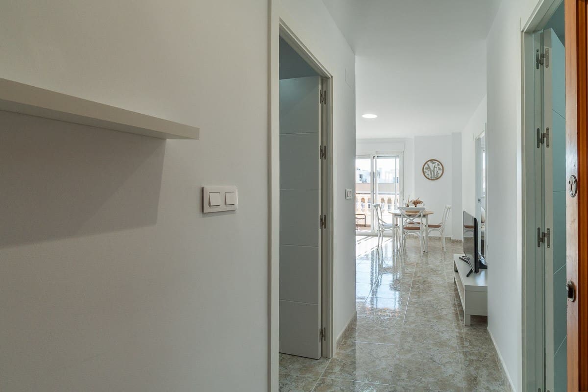 Apartamento de 2 habitaciones en Torrevieja en venta - 199.000 € (Ref: 10023765)