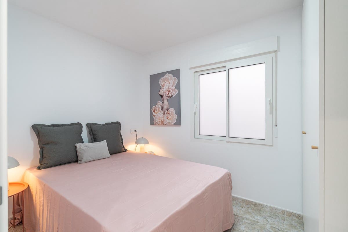 Apartamento de 2 habitaciones en Torrevieja en venta - 199.000 € (Ref: 10023765)