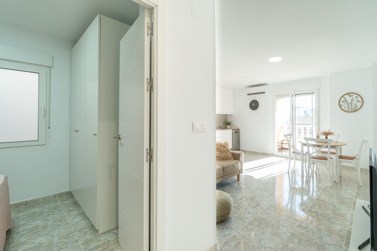 Apartamento de 2 habitaciones en Torrevieja en venta - 199.000 € (Ref: 10023765)