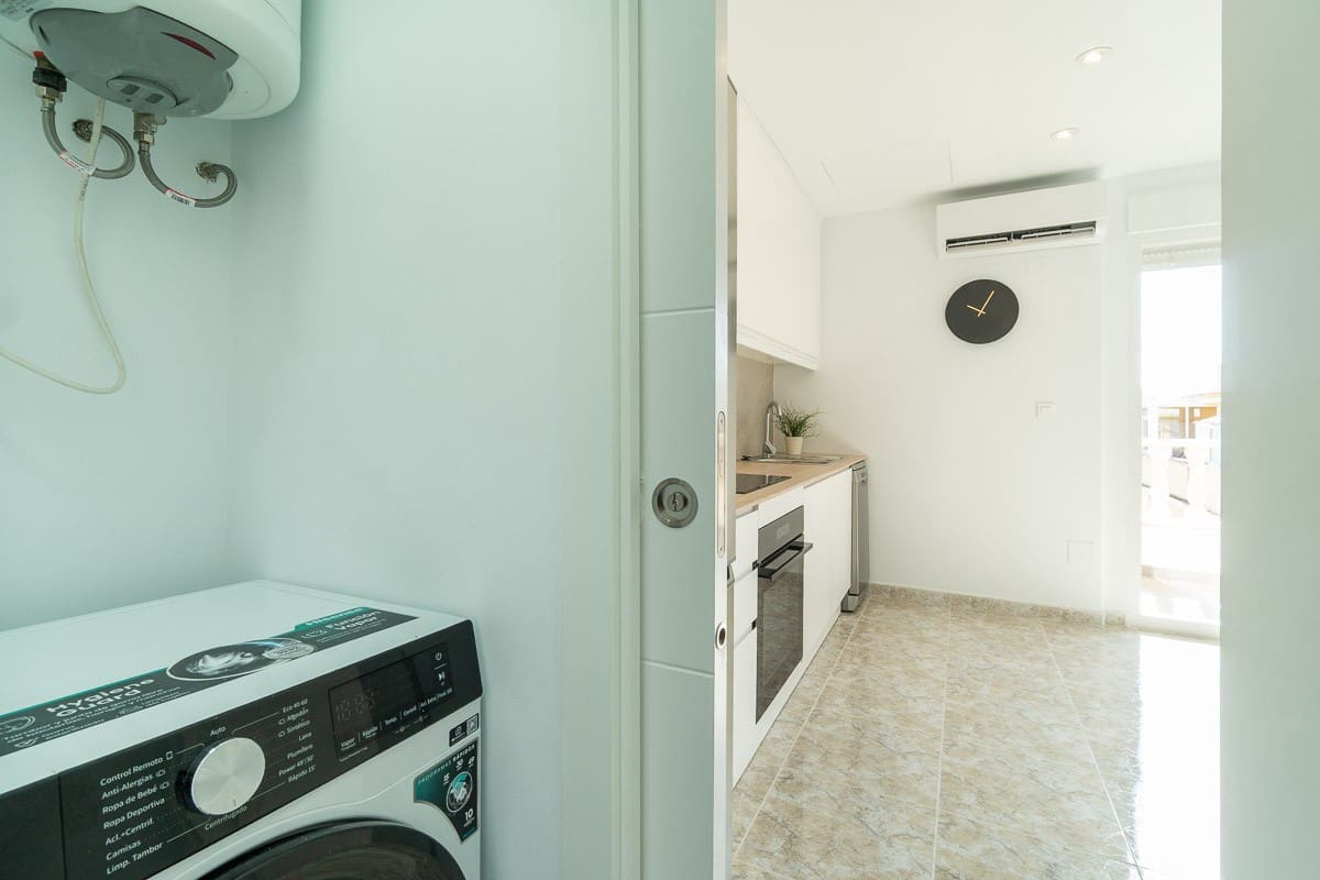 Apartamento de 2 habitaciones en Torrevieja en venta - 199.000 € (Ref: 10023765)