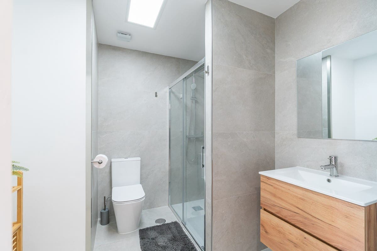 Apartamento de 2 habitaciones en Torrevieja en venta - 199.000 € (Ref: 10023765)