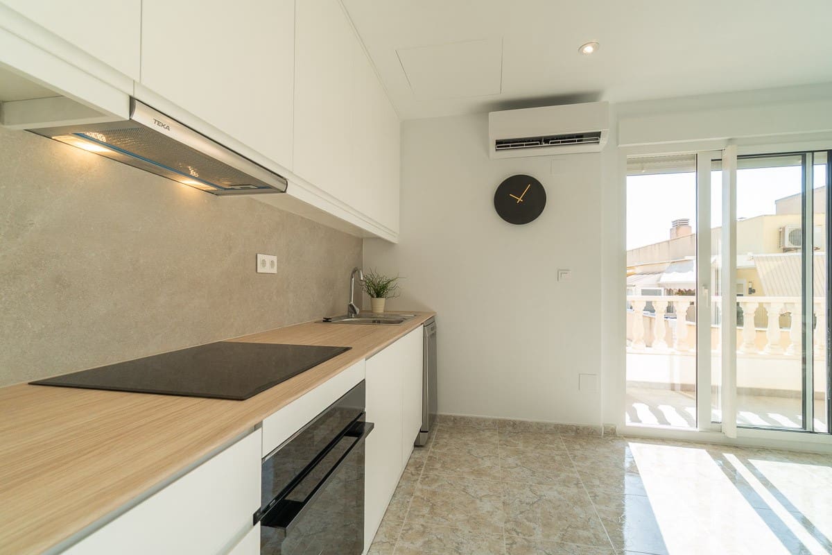 Apartamento de 2 habitaciones en Torrevieja en venta - 199.000 € (Ref: 10023765)