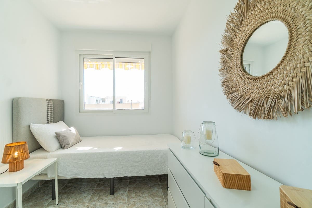 Apartamento de 2 habitaciones en Torrevieja en venta - 199.000 € (Ref: 10023765)
