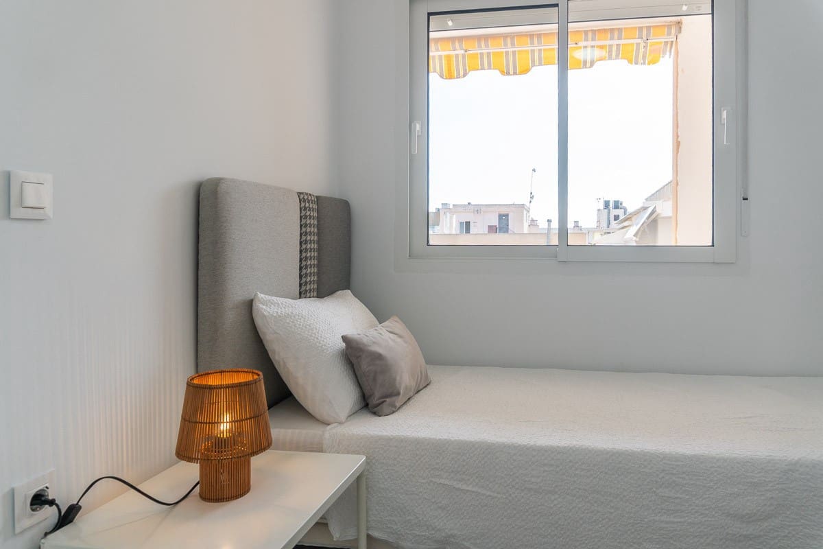 Apartamento de 2 habitaciones en Torrevieja en venta - 199.000 € (Ref: 10023765)