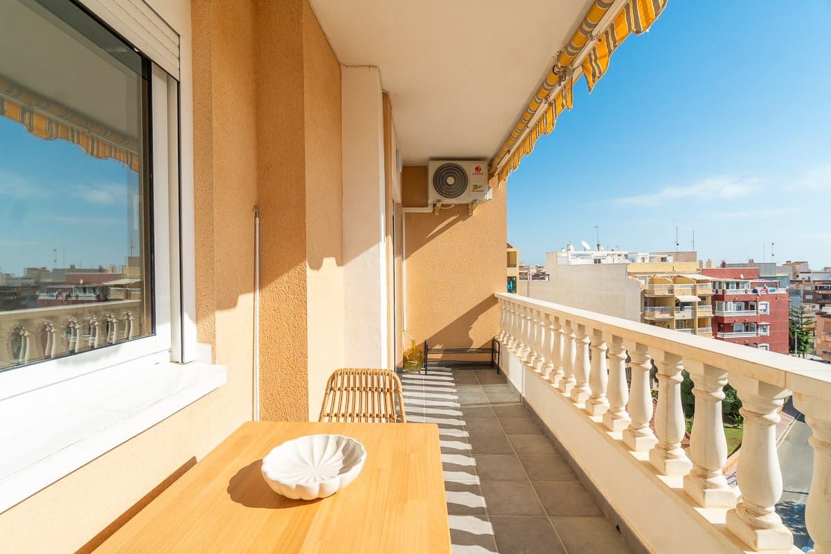 Apartamento de 2 habitaciones en Torrevieja en venta - 199.000 € (Ref: 10023765)