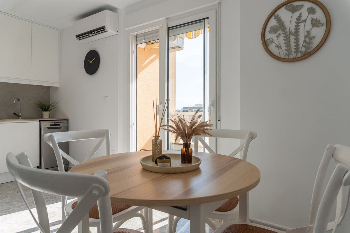 Apartamento de 2 habitaciones en Torrevieja en venta - 199.000 € (Ref: 10023765)