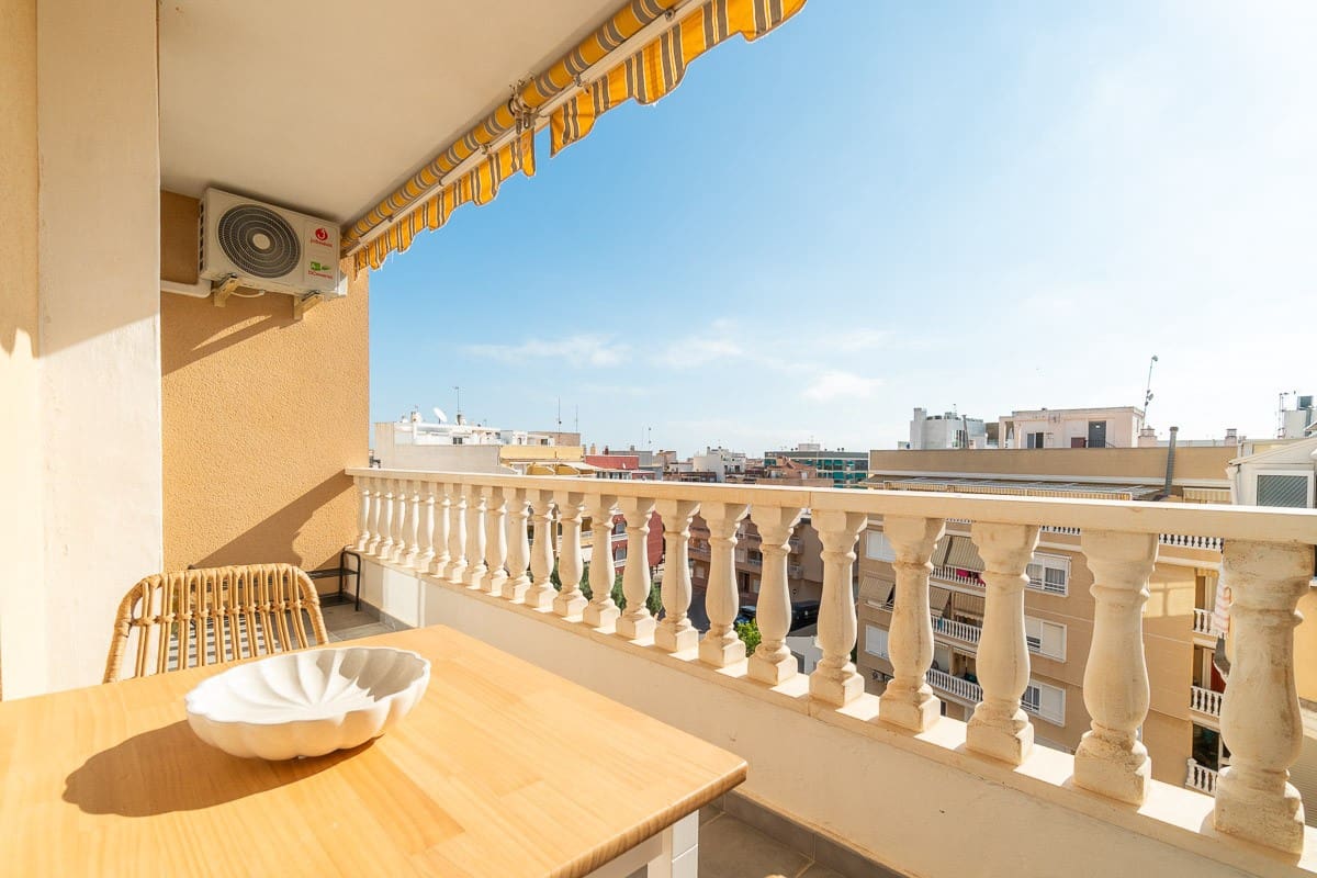 Apartamento de 2 habitaciones en Torrevieja en venta - 199.000 € (Ref: 10023765)
