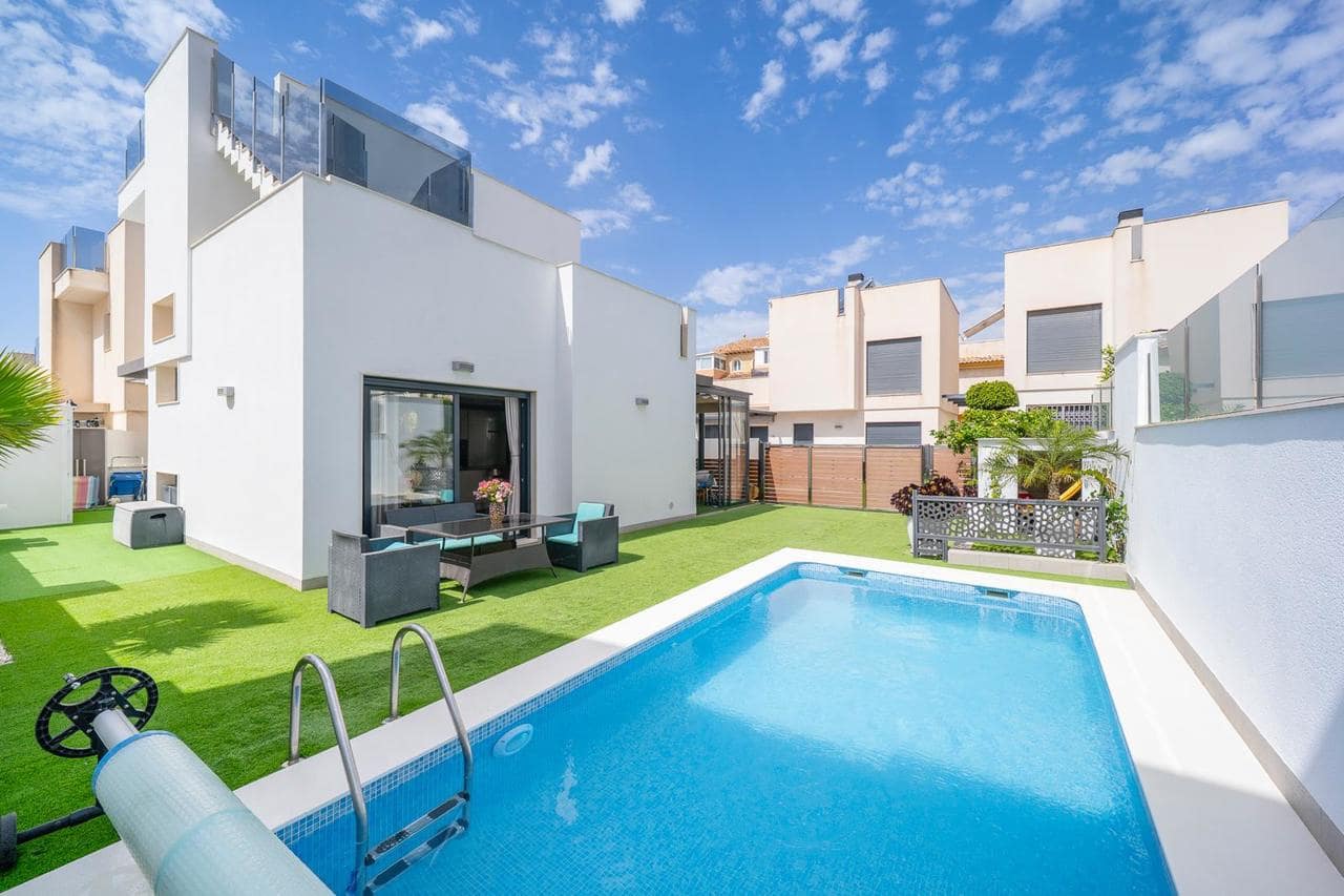 5 sovrum Villa till salu i Torrevieja med garage - 559 000 € (Ref: 10023768)