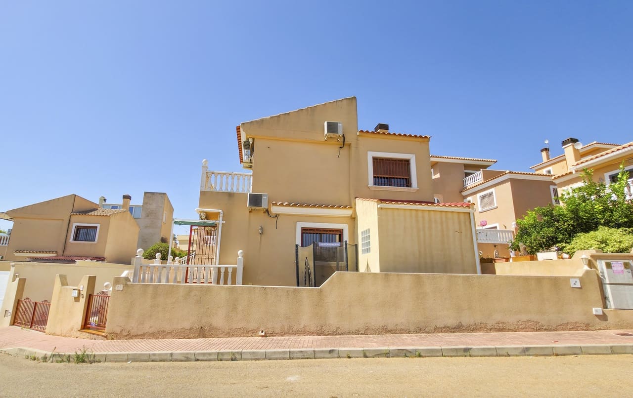 2 soveværelse Villa til salg i Villamartin med swimmingpool garage - € 217.950 (Ref: 10023770)