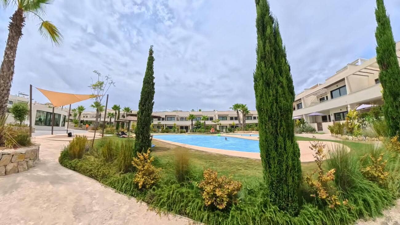 2 sypialnia Penthouse na sprzedaż w Torrevieja z basenem garażem - 389 000 € (Ref: 10023794)