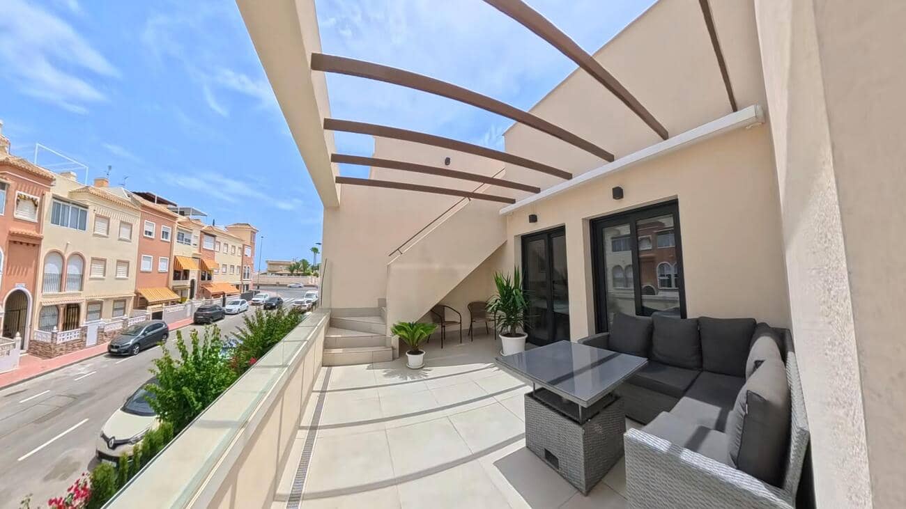 2 sypialnia Penthouse na sprzedaż w Torrevieja z basenem garażem - 389 000 € (Ref: 10023794)
