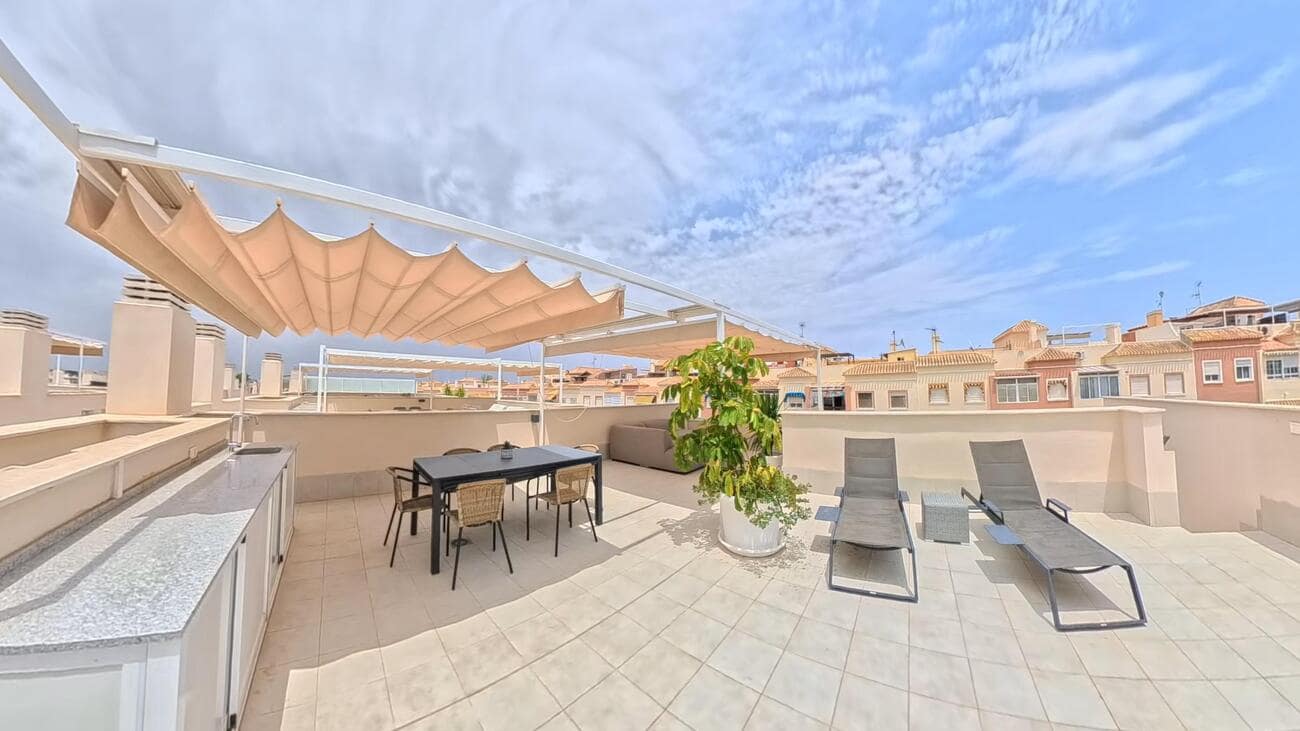 2 sypialnia Penthouse na sprzedaż w Torrevieja z basenem garażem - 389 000 € (Ref: 10023794)