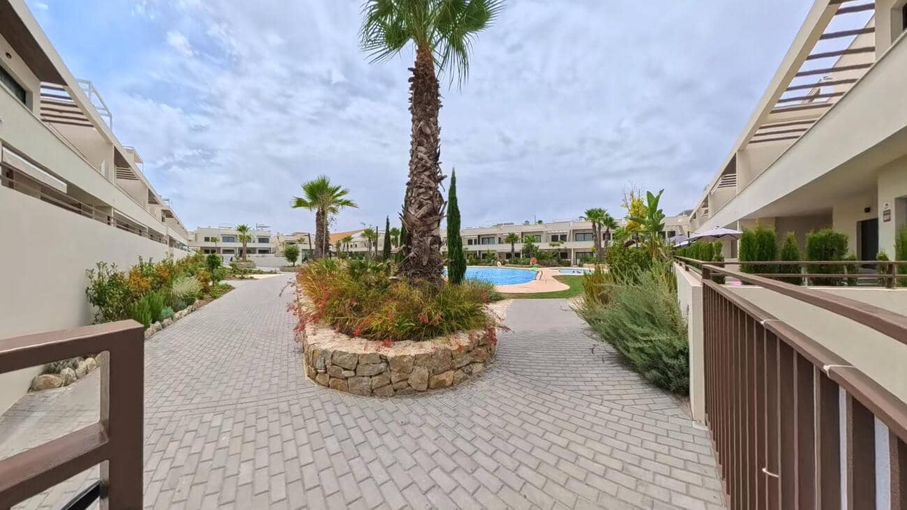 2 sypialnia Penthouse na sprzedaż w Torrevieja z basenem garażem - 389 000 € (Ref: 10023794)