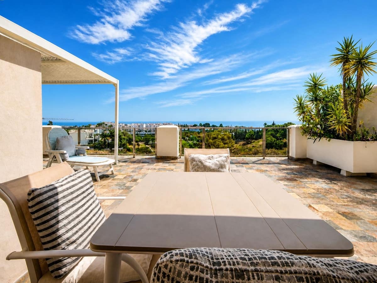 2 bedroom Apartment for sale in Estepona with pool garage - € 440,000 (Ref: 10026986)