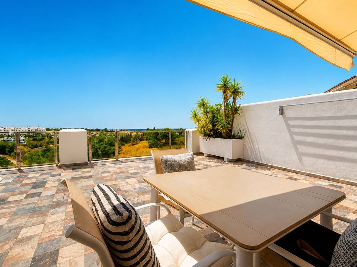 2 bedroom Apartment for sale in Estepona with pool garage - € 440,000 (Ref: 10026986)
