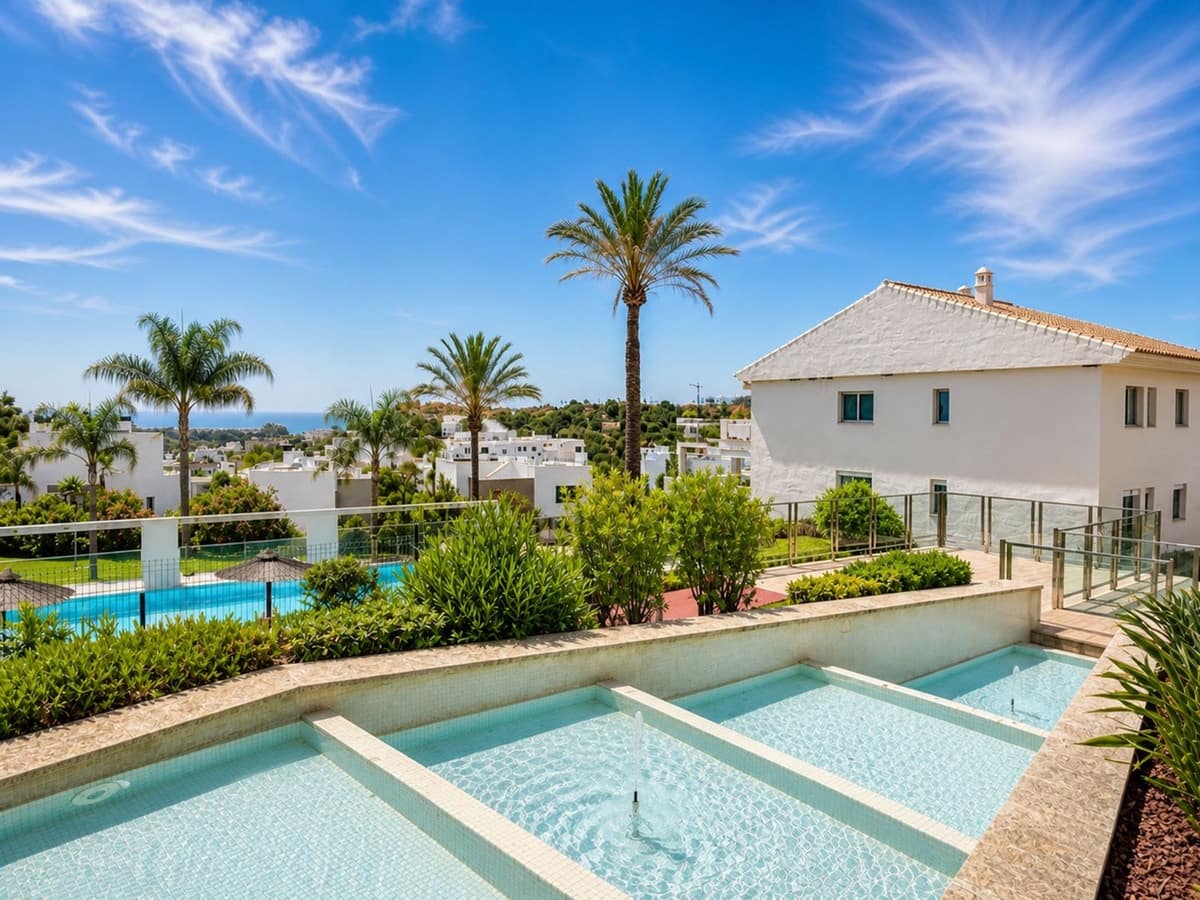 2 bedroom Apartment for sale in Estepona with pool garage - € 440,000 (Ref: 10026986)