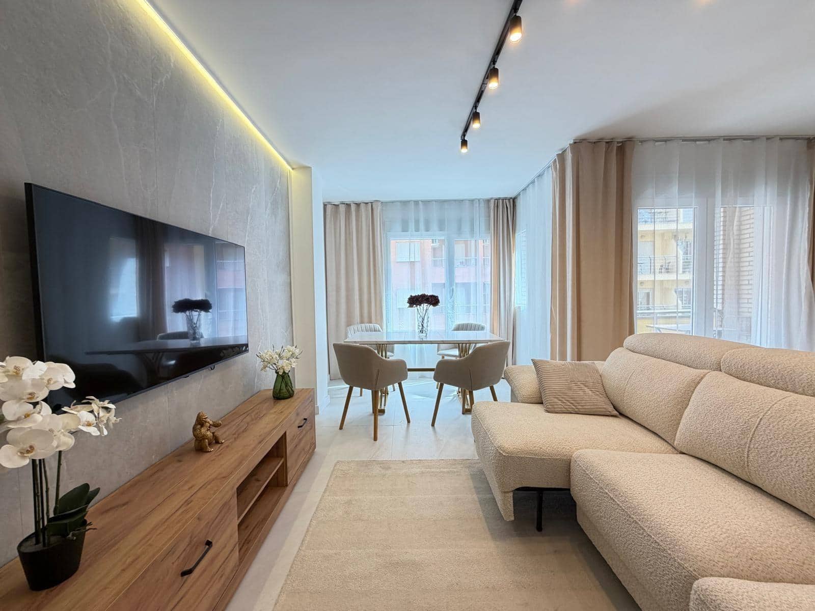 Apartamento de 4 habitaciones en Torrevieja en venta - 285.000 € (Ref: 10026992)