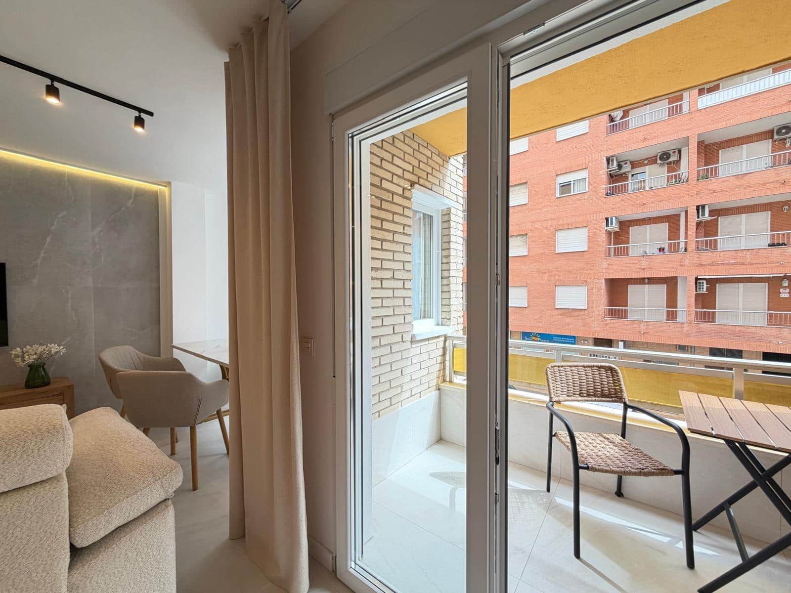 Apartamento de 4 habitaciones en Torrevieja en venta - 285.000 € (Ref: 10026992)