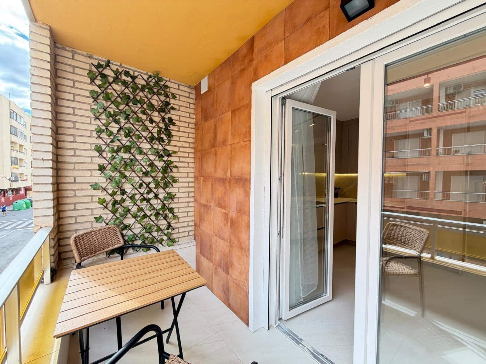 Apartamento de 4 habitaciones en Torrevieja en venta - 285.000 € (Ref: 10026992)