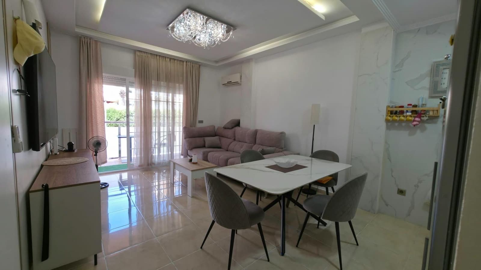 Apartamento de 2 habitaciones en Torrevieja en venta con piscina - 174.900 € (Ref: 10026994)