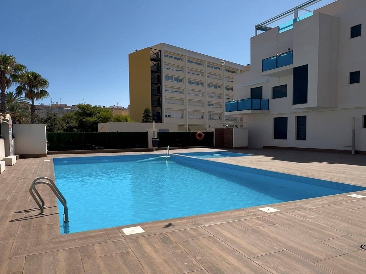 2 soveværelse Lejlighed til salg i Torrevieja med swimmingpool - € 199.000 (Ref: 10027871)