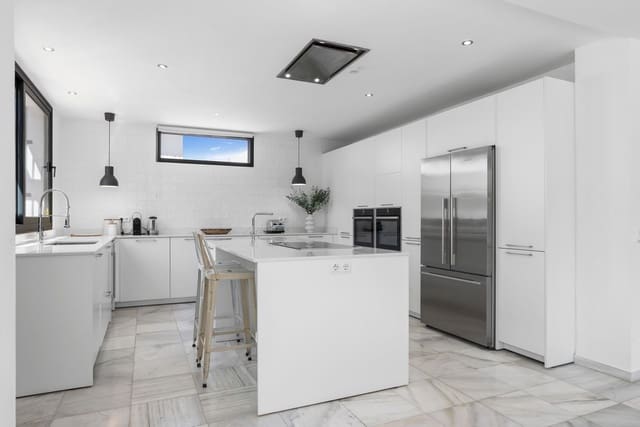 6 soverom Villa til salgs i Los Naranjos, Marbella - € 1 400 000 (Ref: 10031671)