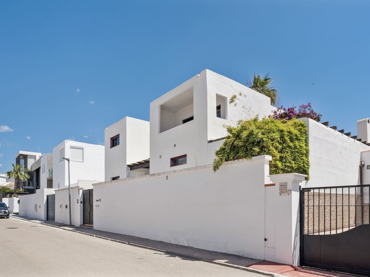 6 soverom Villa til salgs i Nueva Andalucia - € 1 400 000 (Ref: 10031671)