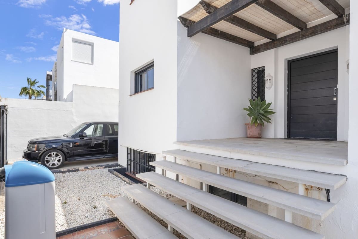 6 soverom Villa til salgs i Nueva Andalucia - € 1 400 000 (Ref: 10031671)