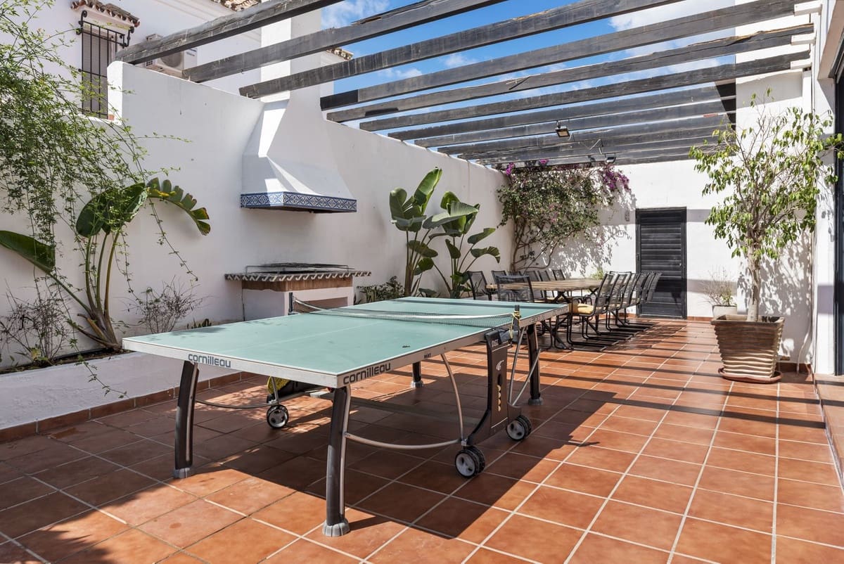 6 soverom Villa til salgs i Nueva Andalucia - € 1 400 000 (Ref: 10031671)