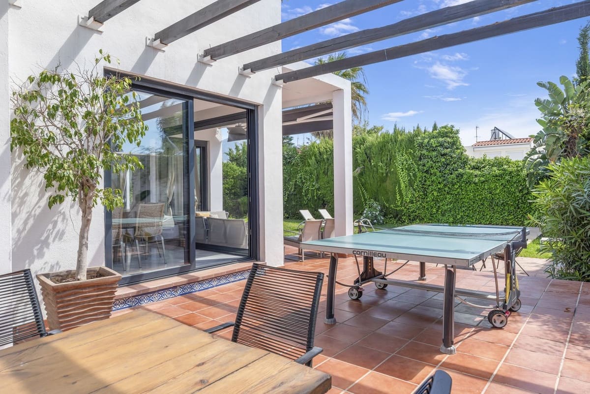 6 soverom Villa til salgs i Nueva Andalucia - € 1 400 000 (Ref: 10031671)